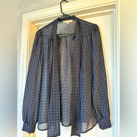 Michael Kors Beautiful blouse with tie - Picture 1 of 3